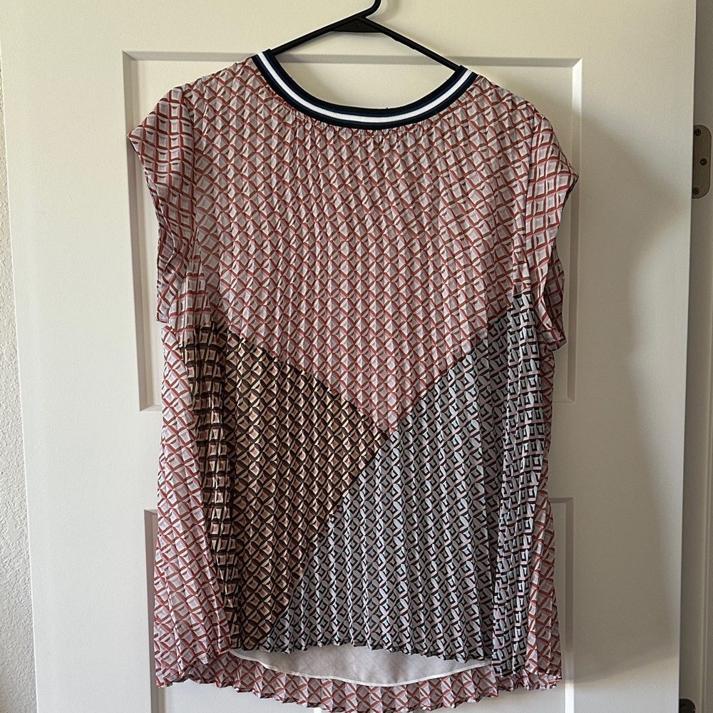 Daniel Rainn flowy geometric pleated top
